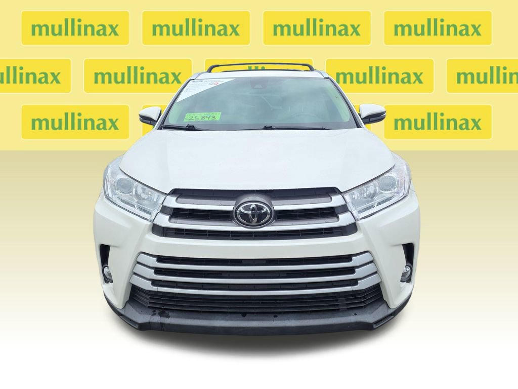 Used 2018 Toyota Highlander XLE w/ Carpet Mat Package (TMS) FWD image 16