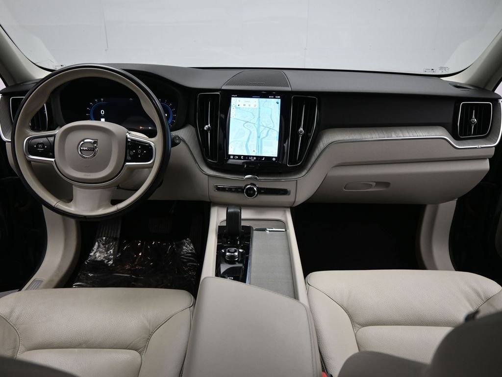 Used 2023 Volvo XC60 B5 Plus image 46