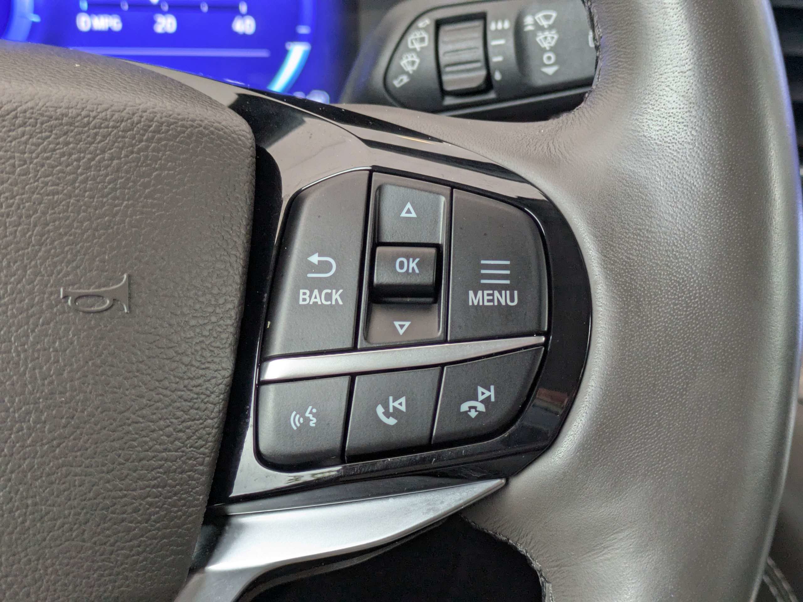 Certified 2023 Ford Explorer Platinum w/ Technology Package AWD/4WD image 30