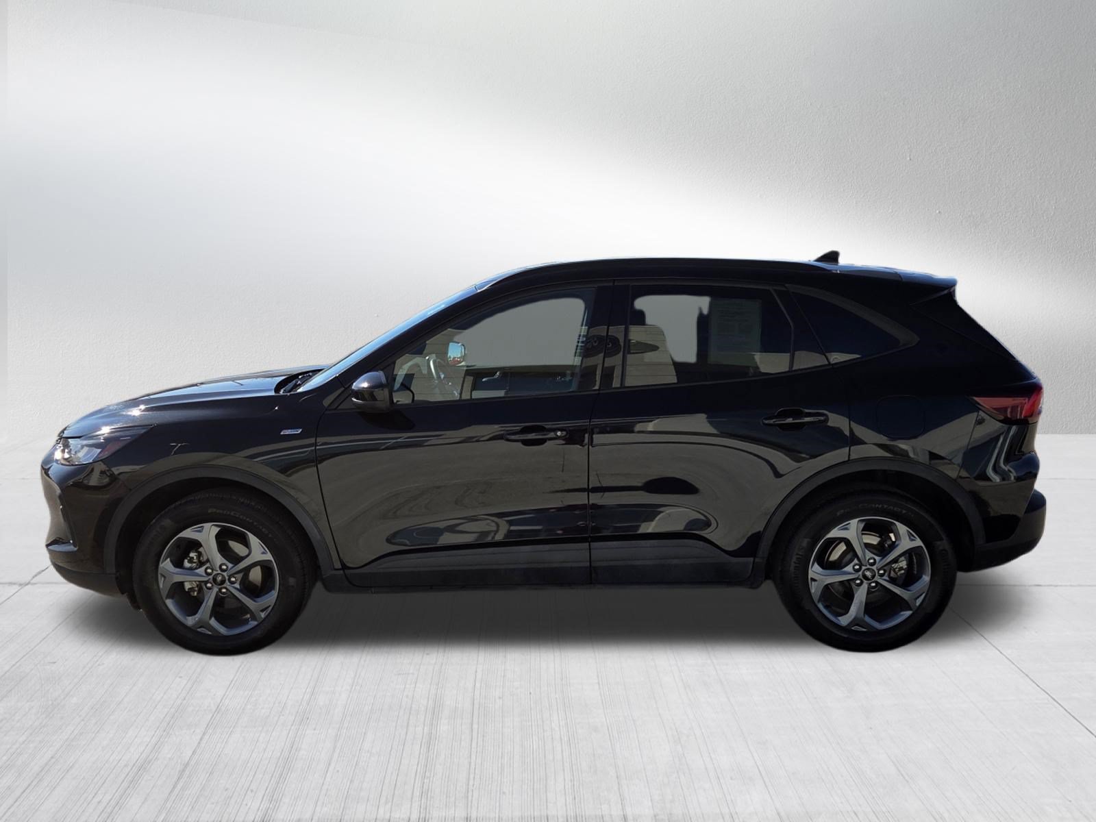 Certified 2025 Ford Escape ST-Line Select AWD/4WD image 4