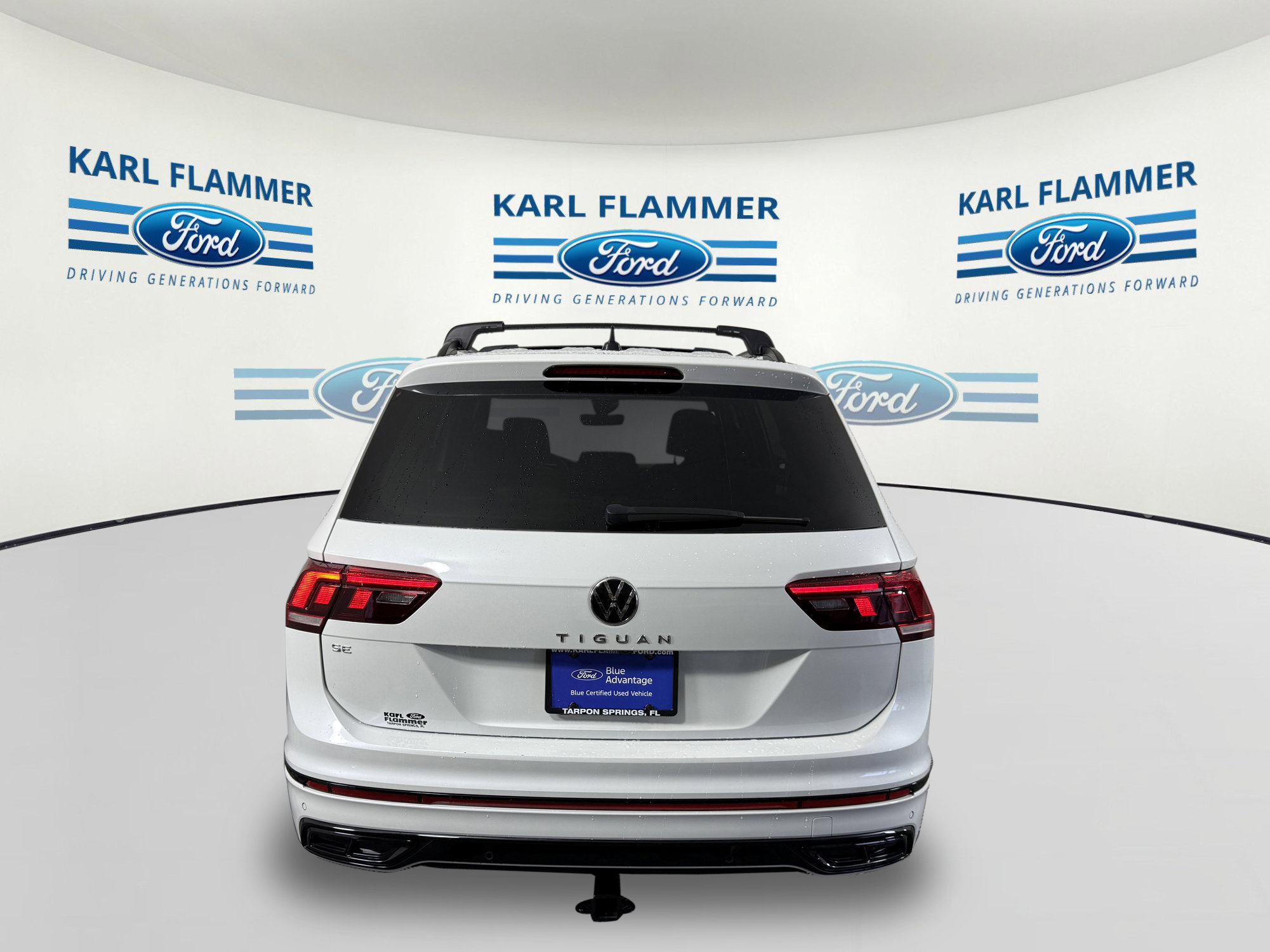 Used 2024 Volkswagen Tiguan SE R-Line image 4