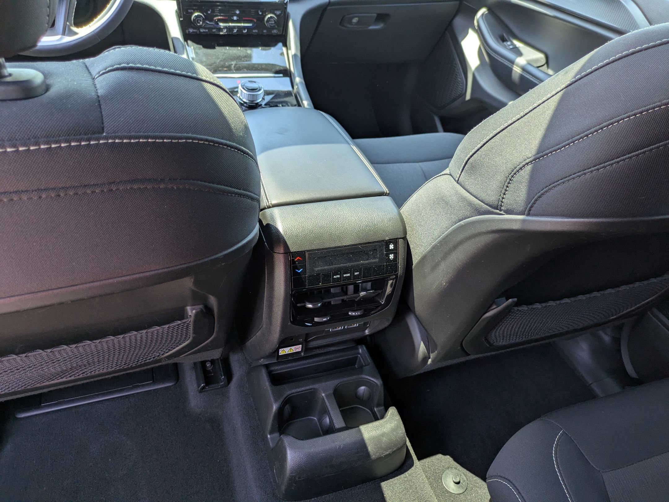 Used 2024 Jeep Grand Cherokee L Laredo w/ Luxury Tech Group I RWD image 31