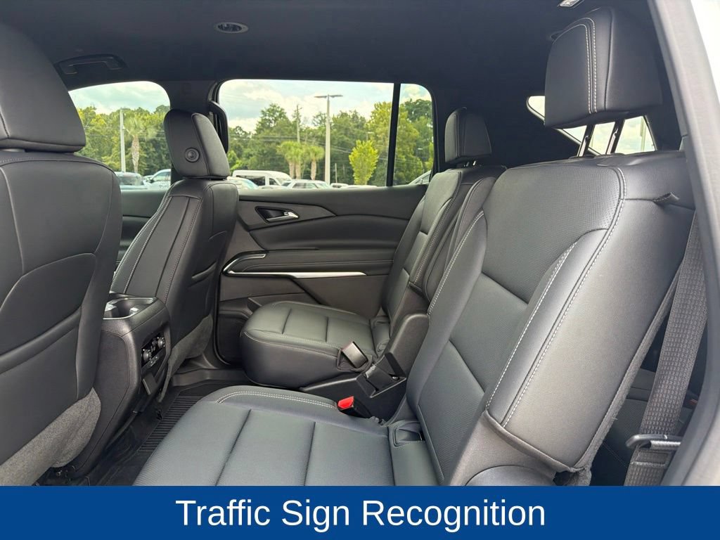 Used 2025 Chevrolet Traverse LT w/ Driver Confidence Package FWD image 16