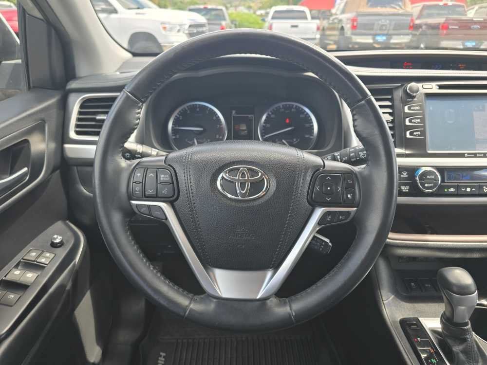 Used 2019 Toyota Highlander XLE AWD/4WD image 11