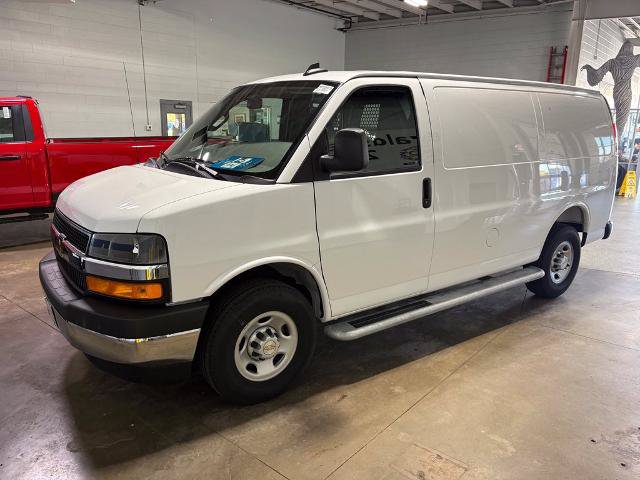 Used 2025 Chevrolet Express 2500 w/ Driver Convenience Package RWD image 4