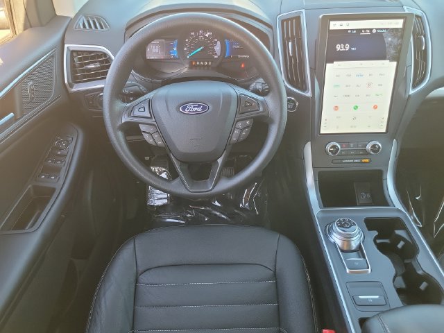 Certified 2024 Ford Edge SE w/ Black Appearance Package AWD/4WD image 4