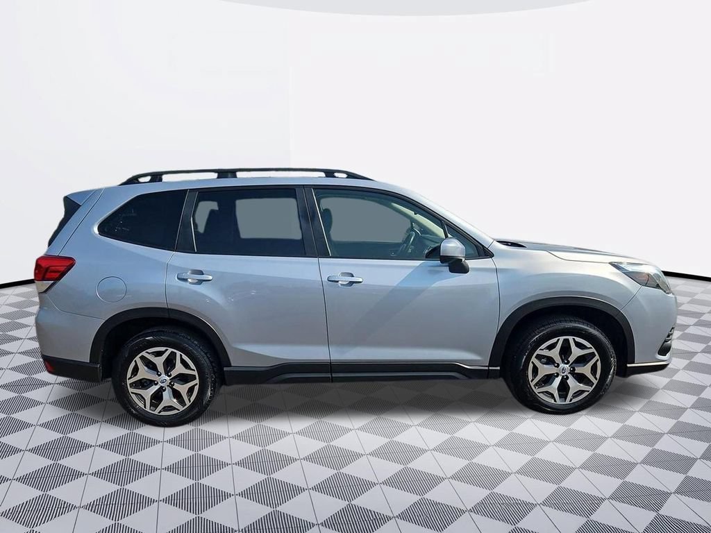 Used 2023 Subaru Forester Premium AWD/4WD image 6