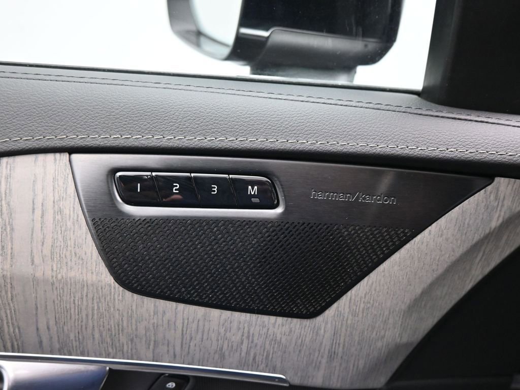 Used 2023 Volvo XC90 B6 Ultimate w/ Protection Package Premier image 38