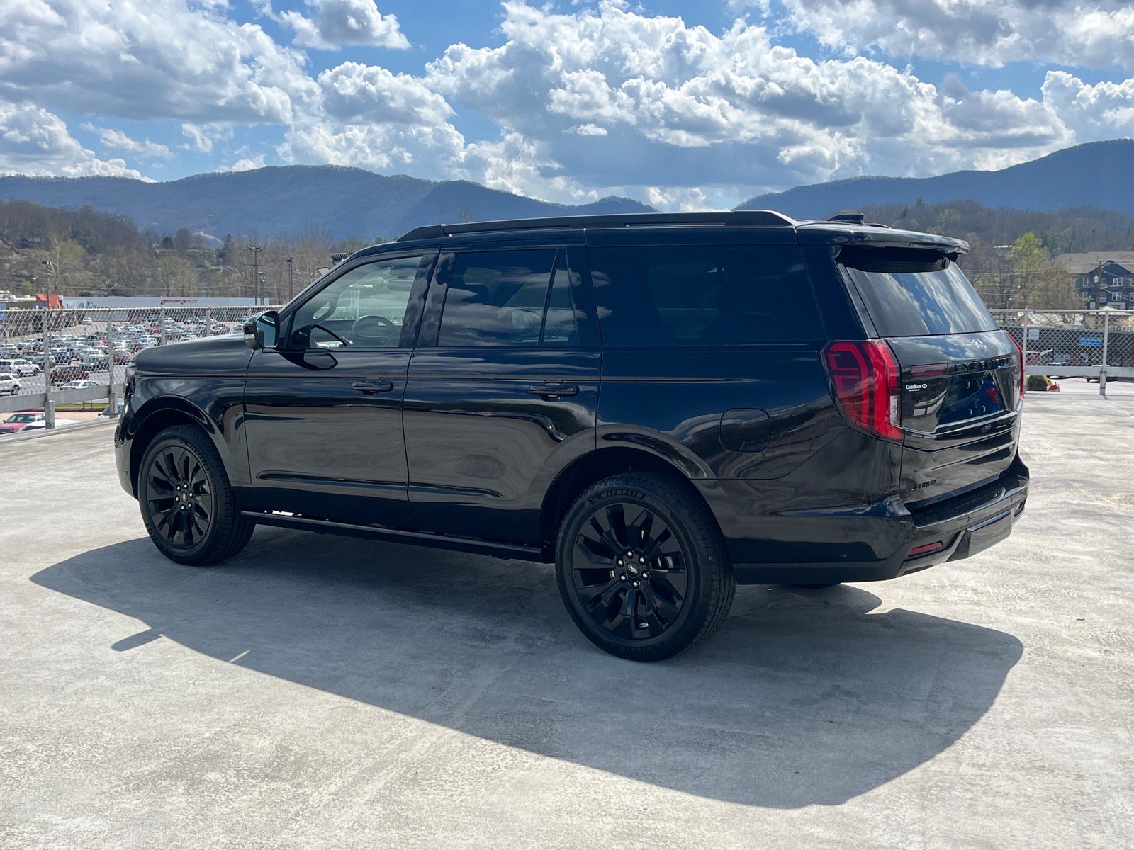 Certified 2025 Ford Expedition Platinum w/ Stealth Appearance Package AWD/4WD image 4