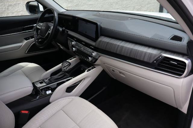 Used 2023 Kia Telluride EX w/ EX Captain's Chair Package AWD/4WD image 34
