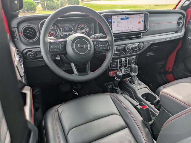 Used 2024 Jeep Wrangler Unlimited Rubicon w/ Technology Group image 29