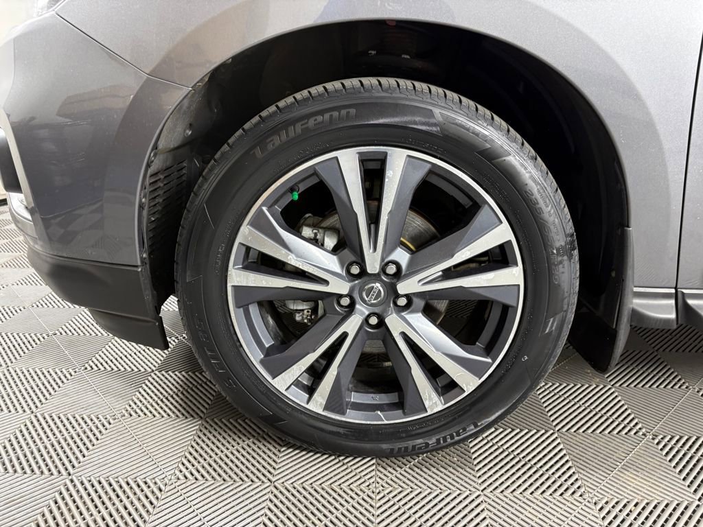 Used 2020 Nissan Pathfinder Platinum image 10
