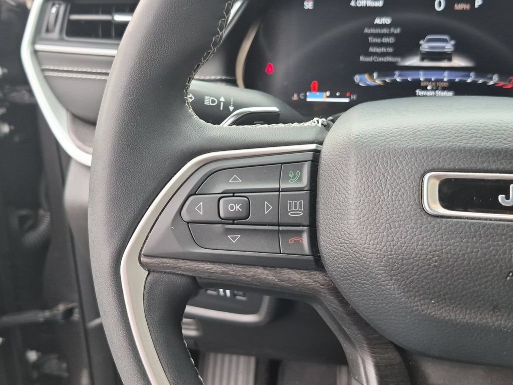 Used 2023 Jeep Grand Cherokee L Limited w/ Black Appearance Package AWD/4WD image 35