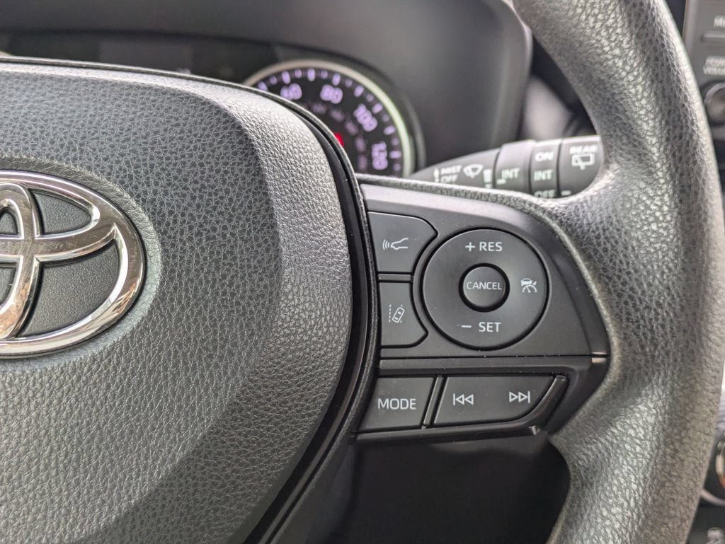Used 2022 Toyota RAV4 XLE w/ Convenience Package FWD image 25