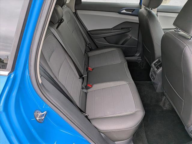 Used 2024 Volkswagen Taos SE w/ Panoramic Sunroof Package FWD image 22