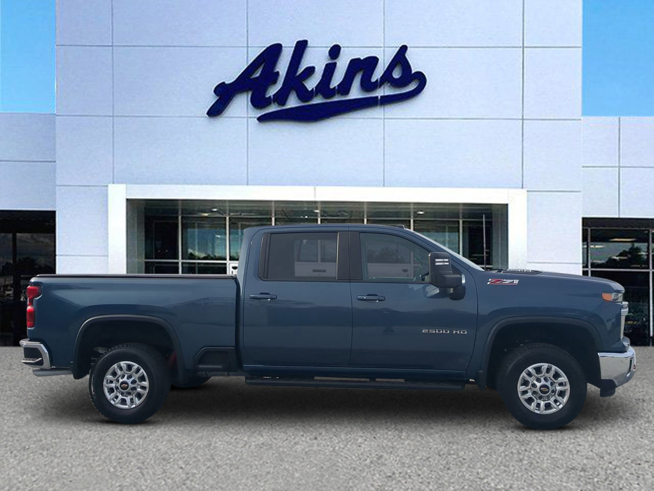 Used 2024 Chevrolet Silverado 2500 LT w/ Convenience Package image 5