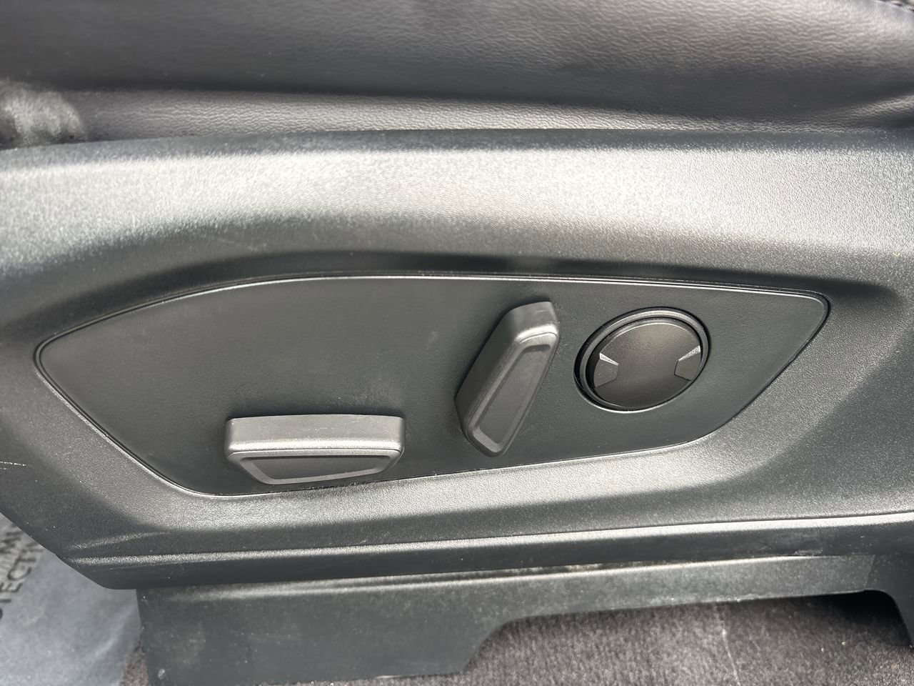 Certified 2023 Ford Explorer XLT w/ Equipment Group 202A image 21