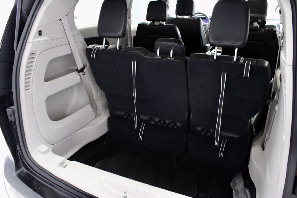 Used 2024 Chrysler Pacifica Touring-L FWD image 13