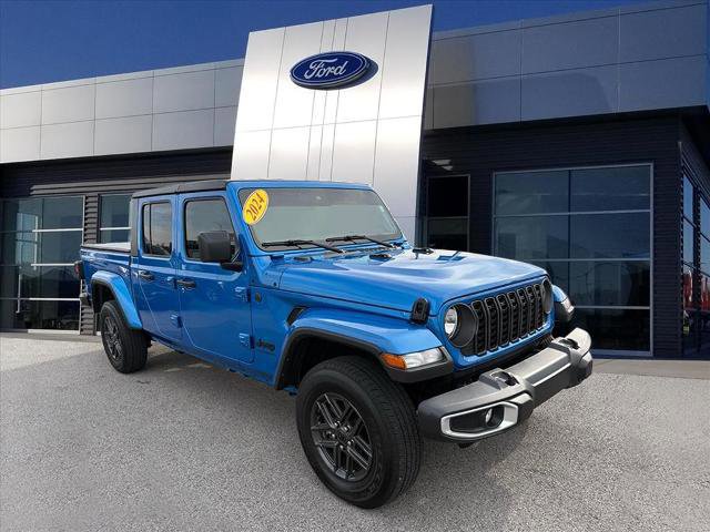 Used 2024 Jeep Gladiator Sport image 4