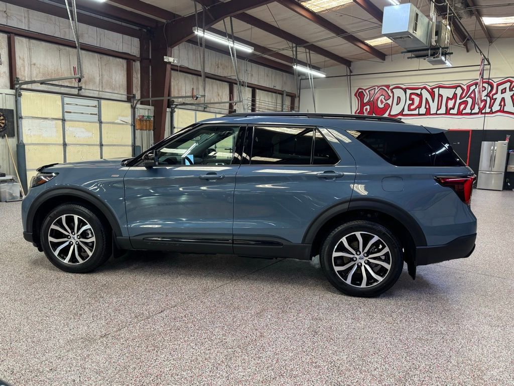 Certified 2025 Ford Explorer ST-Line image 2