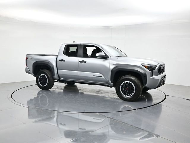 Used 2024 Toyota Tacoma TRD Off-Road AWD/4WD video 3