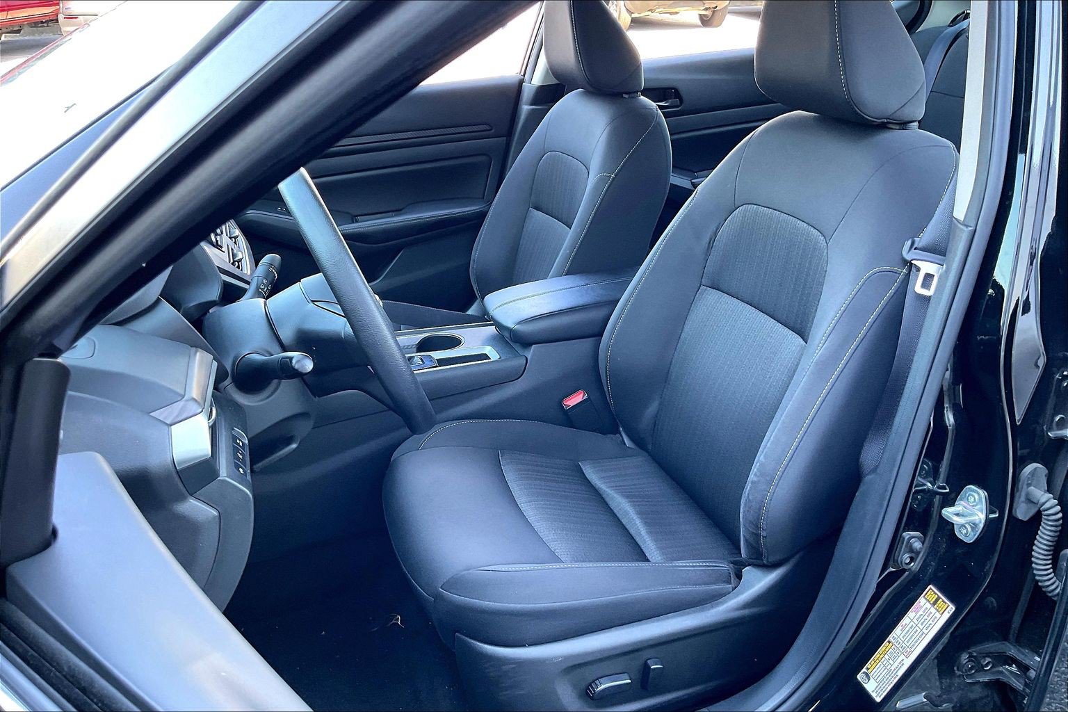 Used 2025 Nissan Altima 2.5 SV FWD image 23