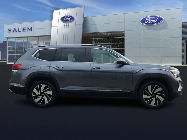 Used 2024 Volkswagen Atlas SEL AWD/4WD image 2