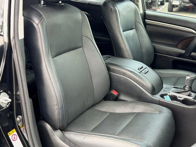 Used 2018 Toyota Highlander Limited AWD/4WD image 32