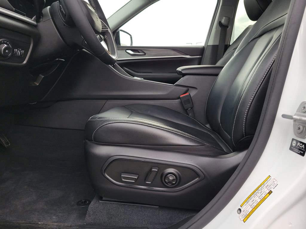 Used 2023 Jeep Grand Cherokee L Limited image 19