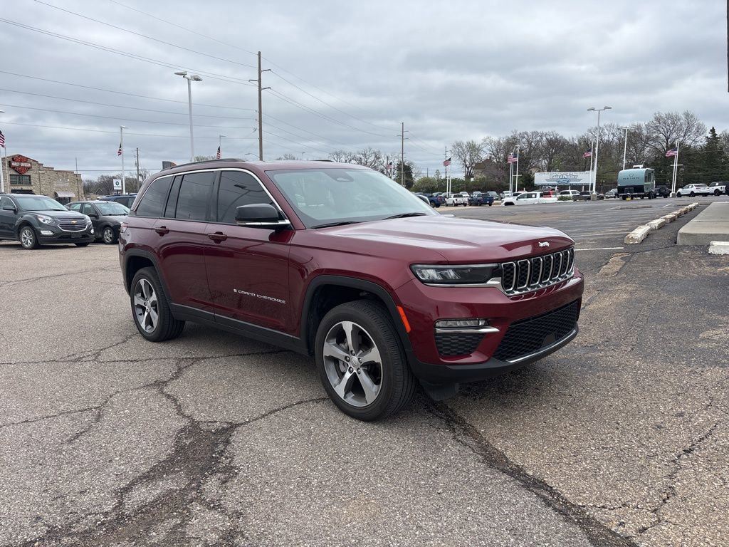 Used 2024 Jeep Grand Cherokee Limited image 5