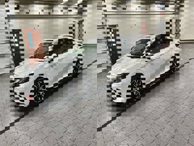 Used 2020 Toyota Camry SE image 3