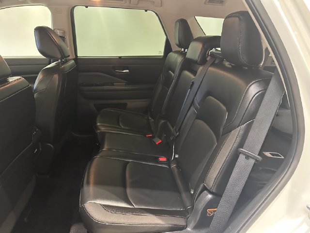 Used 2023 Nissan Pathfinder SL AWD/4WD image 20