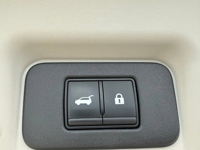 Used 2023 Nissan Ariya AWD/4WD image 17