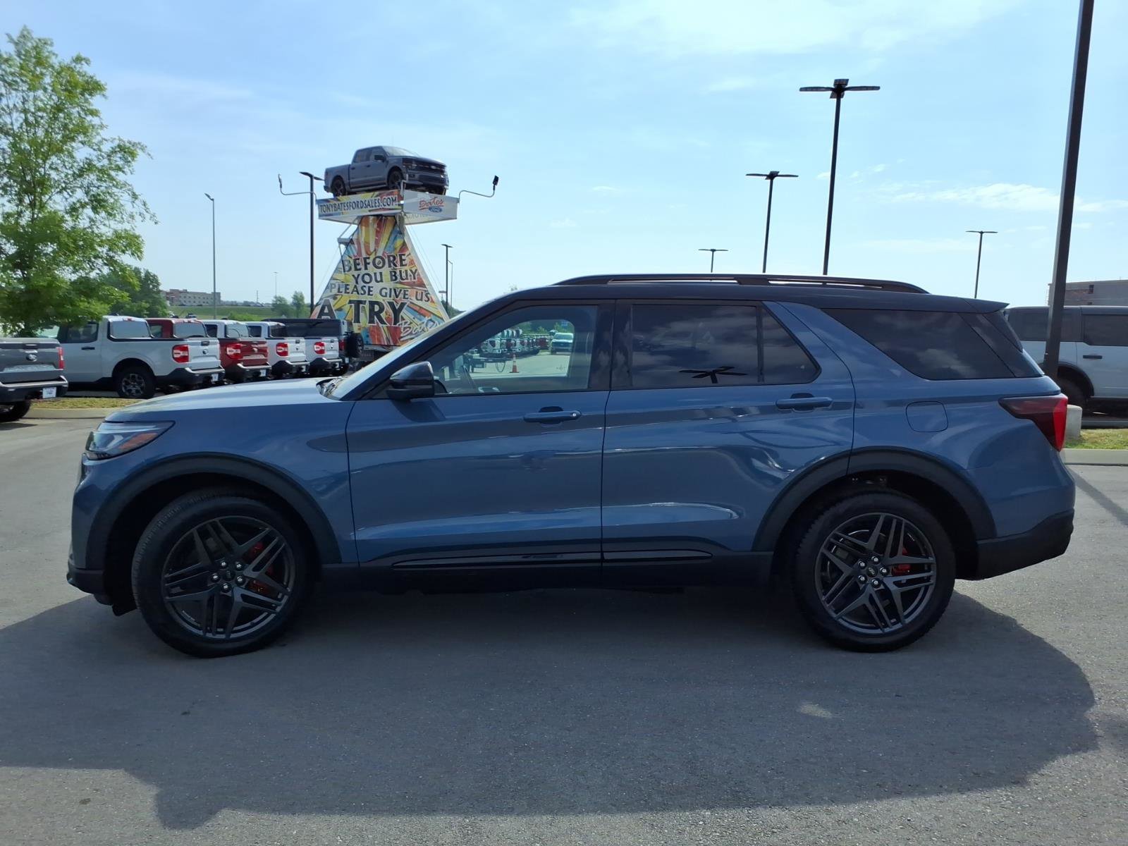 Certified 2025 Ford Explorer ST AWD/4WD image 6