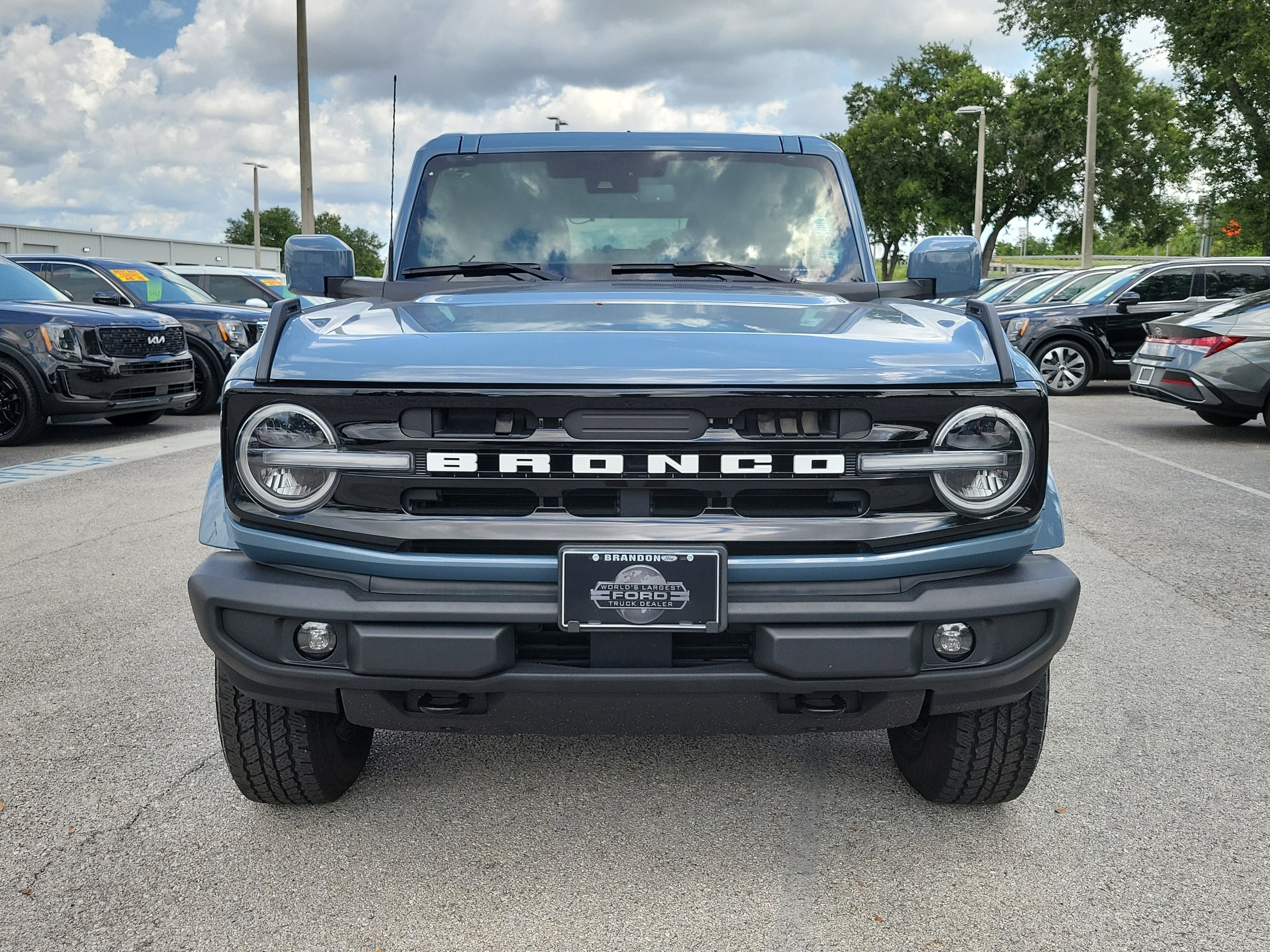 Certified 2025 Ford Bronco Outer Banks AWD/4WD image 2