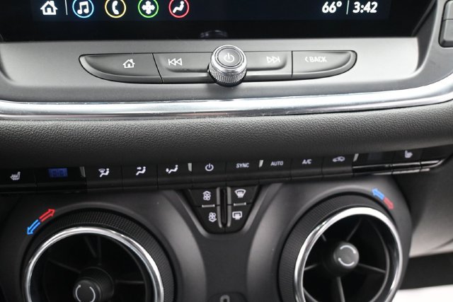 Used 2025 Chevrolet Blazer LT AWD/4WD image 13