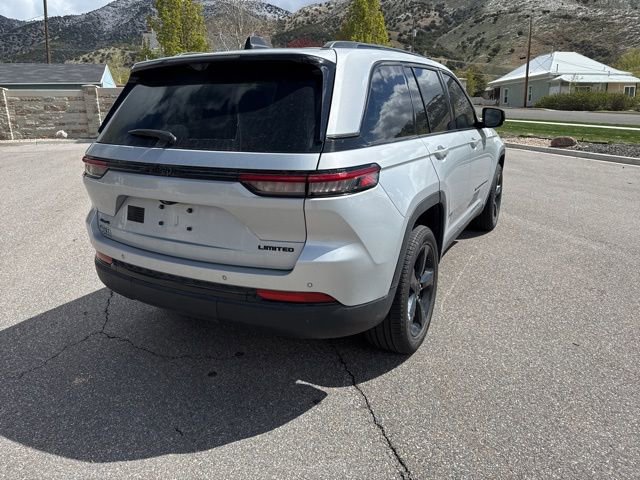 Used 2023 Jeep Grand Cherokee Limited w/ Luxury Tech Group II AWD/4WD image 8