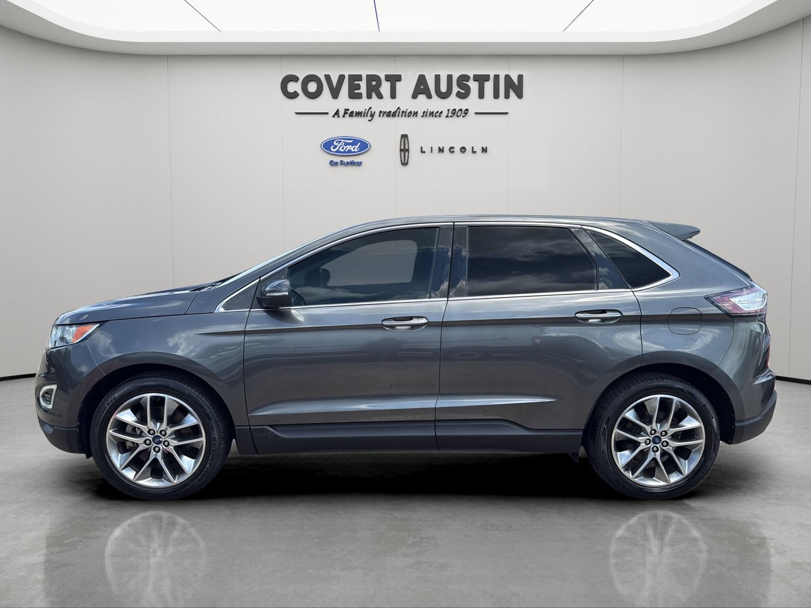 Certified 2018 Ford Edge Titanium w/ Equipment Group 301A FWD image 2
