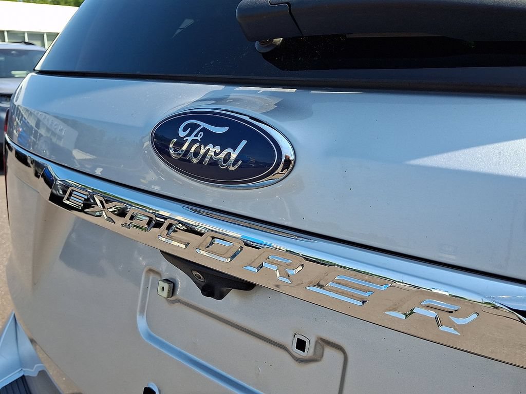 Certified 2018 Ford Explorer XLT w/ Equipment Group 202A AWD/4WD image 31