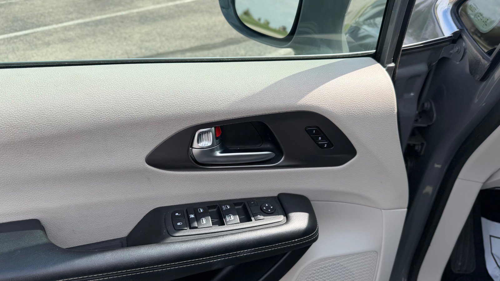 Used 2022 Chrysler Pacifica Touring-L FWD image 19