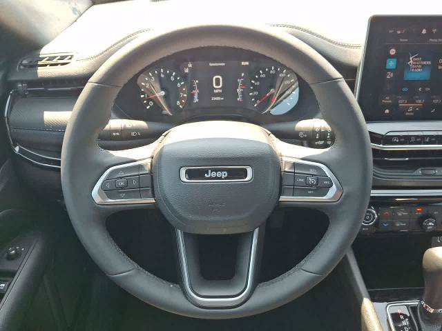 Used 2025 Jeep Compass Latitude w/ Convenience Group AWD/4WD image 22