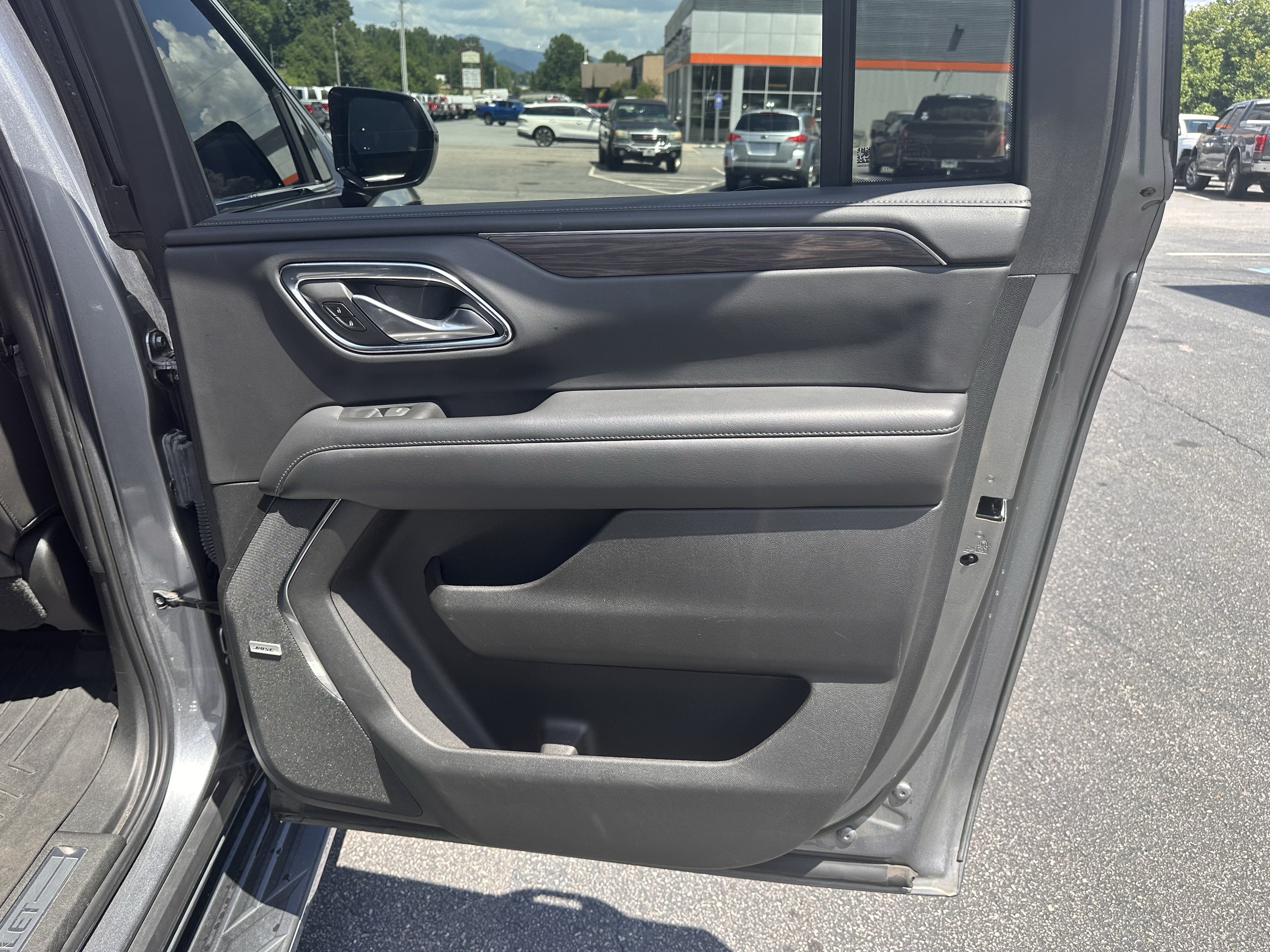 Used 2022 Chevrolet Suburban LT AWD/4WD image 15