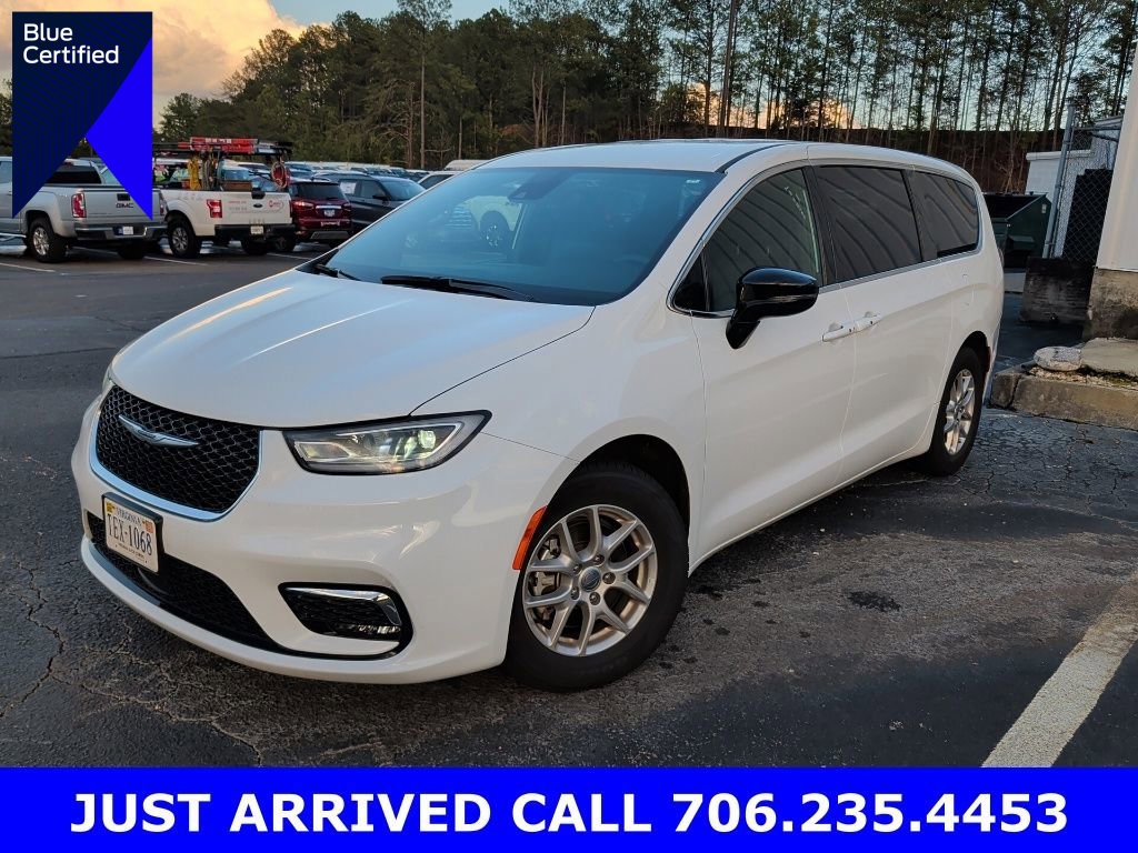 Used 2025 Chrysler Pacifica Select