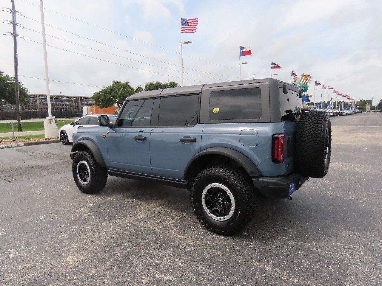 Certified 2023 Ford Bronco Badlands AWD/4WD image 16