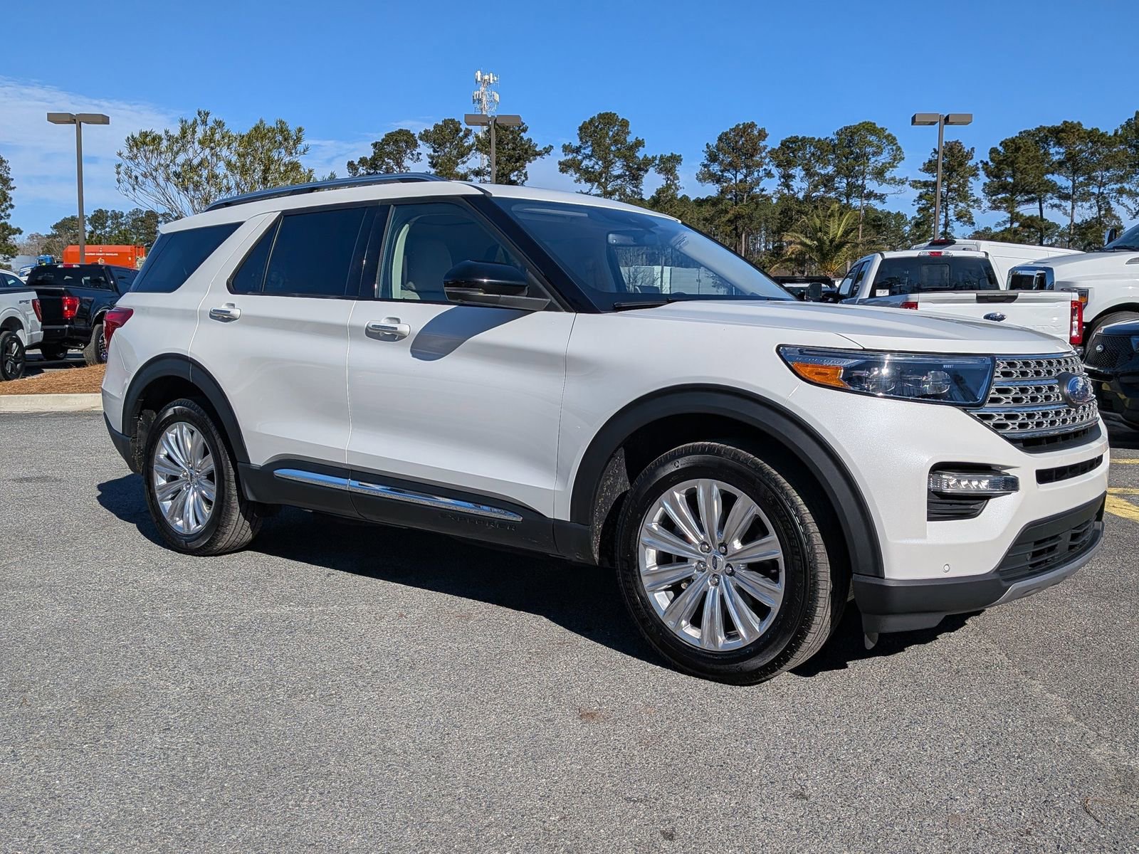 Certified 2023 Ford Explorer Limited w/ Limited Technology Package image 3