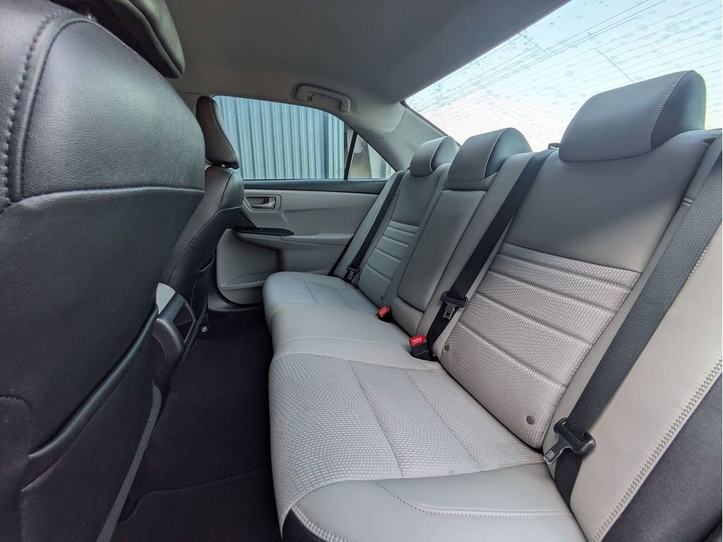 Used 2017 Toyota Camry SE image 25