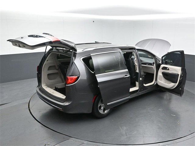 Used 2017 Chrysler Pacifica Touring-L Plus image 56