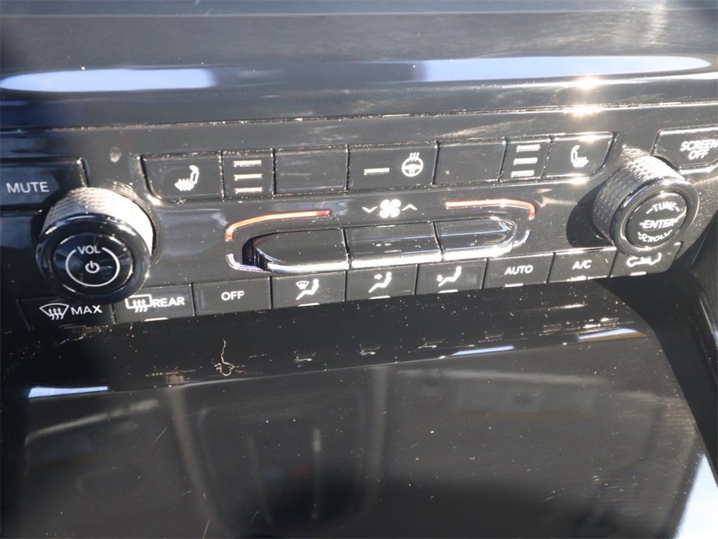 Used 2023 Jeep Grand Cherokee Limited w/ Black Appearance Package image 19