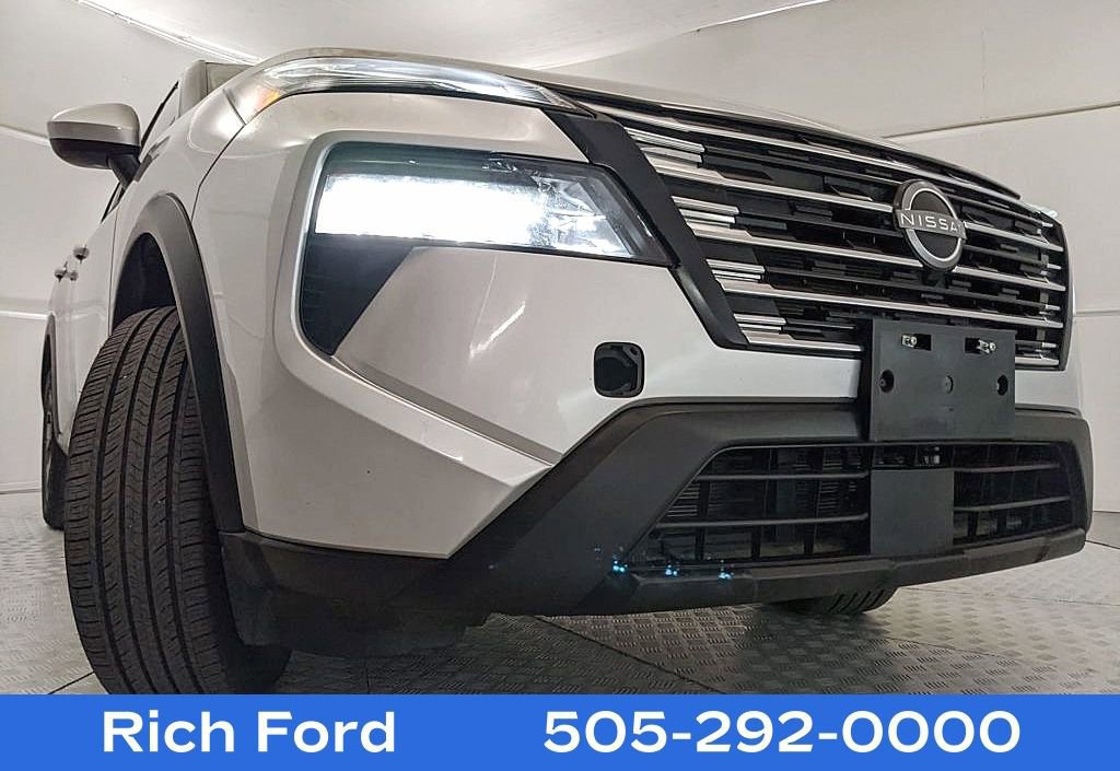 Used 2024 Nissan Rogue SV image 22