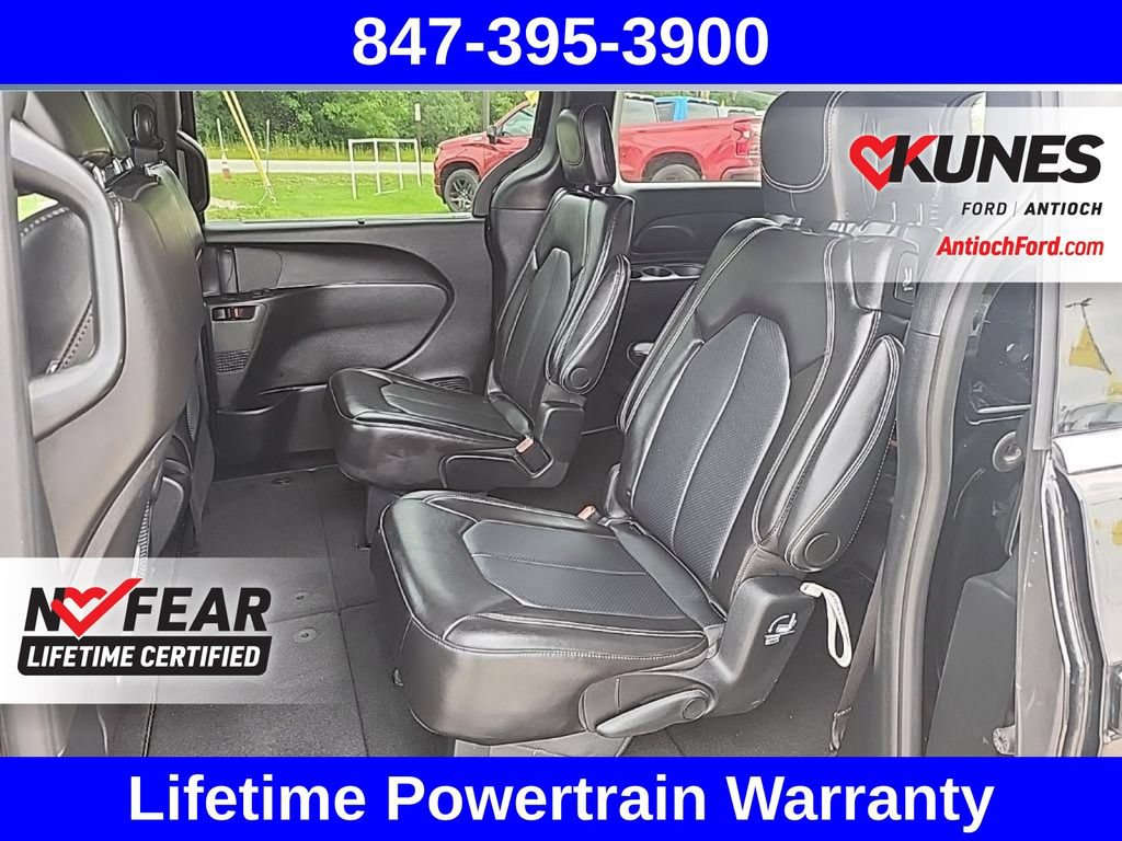 Used 2025 Chrysler Pacifica Select FWD image 36